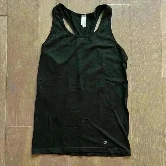 GAP Fit Workout Top - Picture 1 of 5